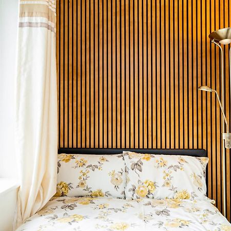 Earley Luxury Ensuite Room With Private Entrance 雷丁 外观 照片