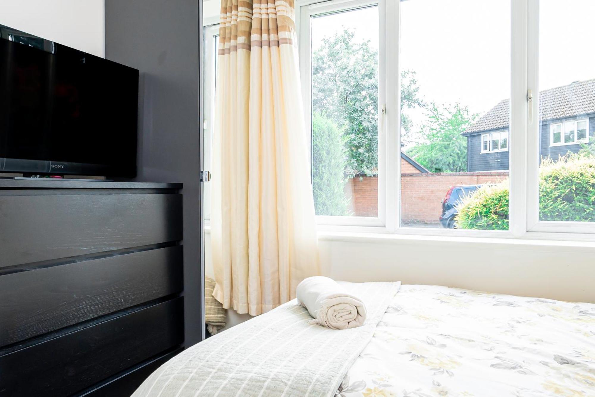 Earley Luxury Ensuite Room With Private Entrance 雷丁 外观 照片