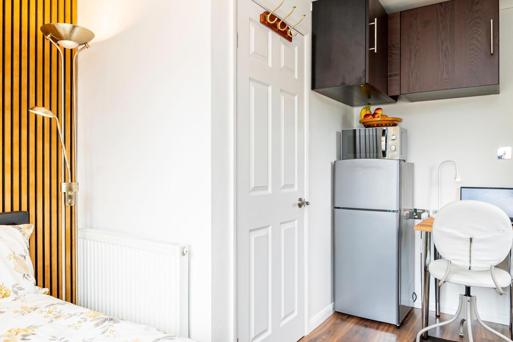 Earley Luxury Ensuite Room With Private Entrance 雷丁 外观 照片