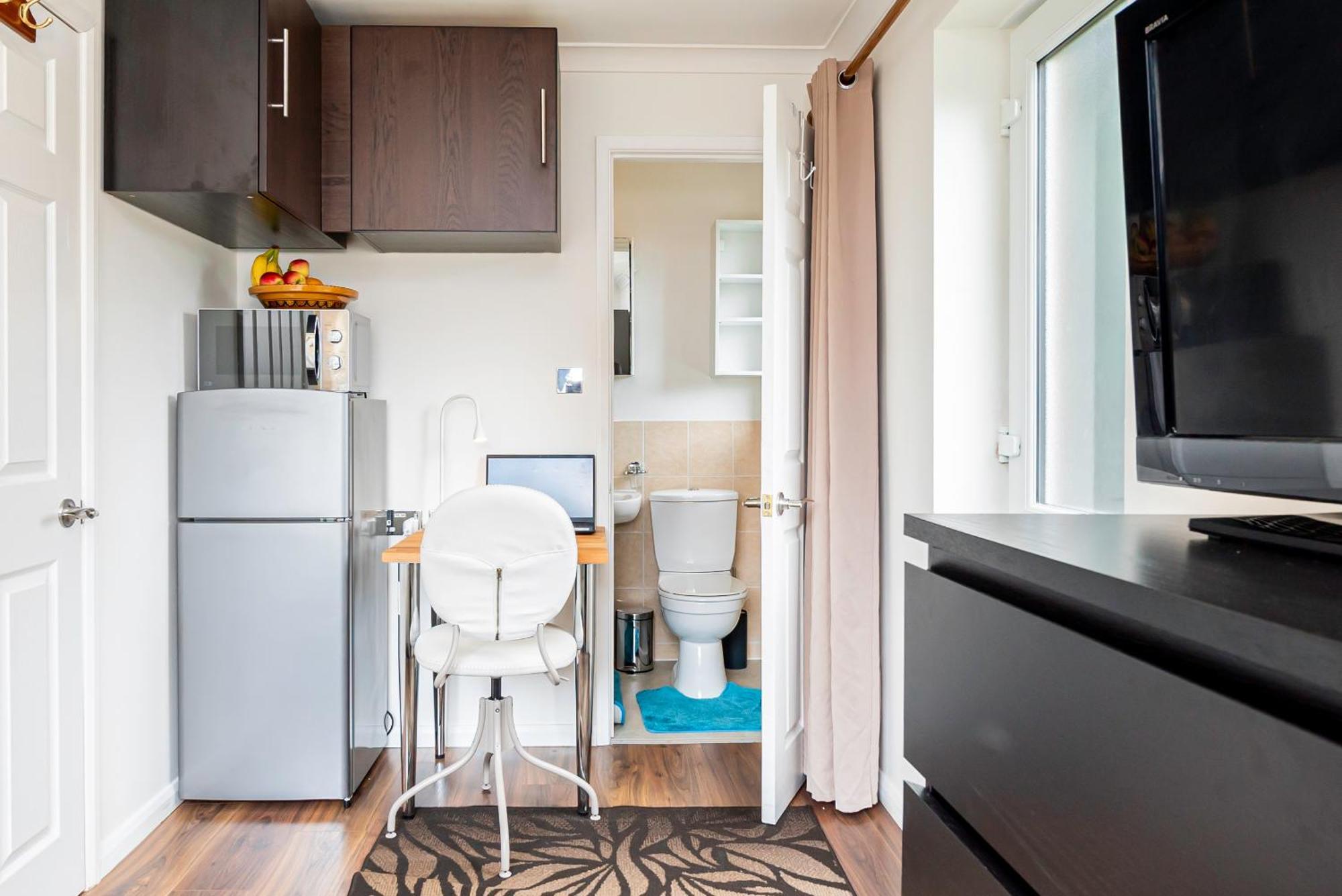 Earley Luxury Ensuite Room With Private Entrance 雷丁 外观 照片