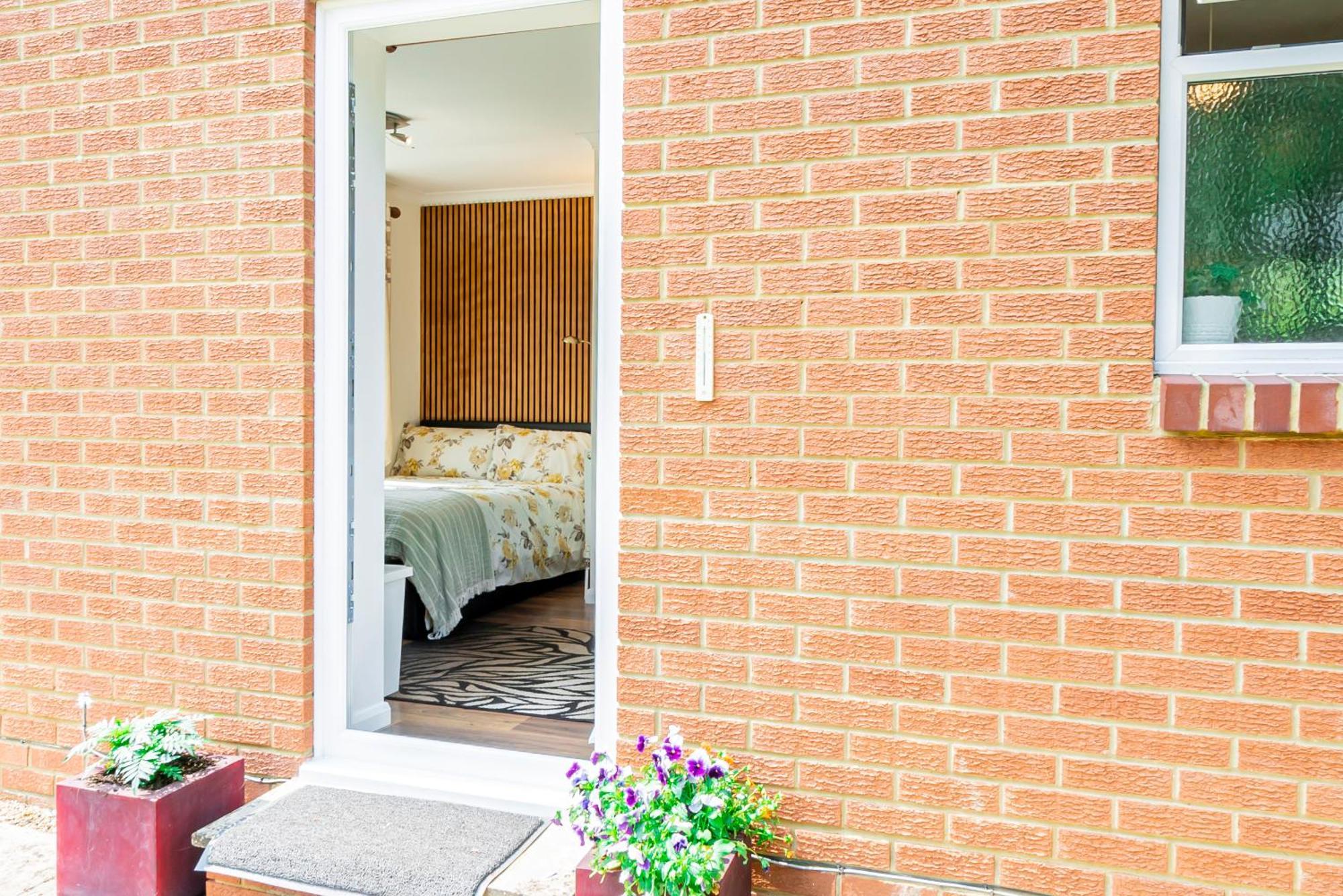 Earley Luxury Ensuite Room With Private Entrance 雷丁 外观 照片